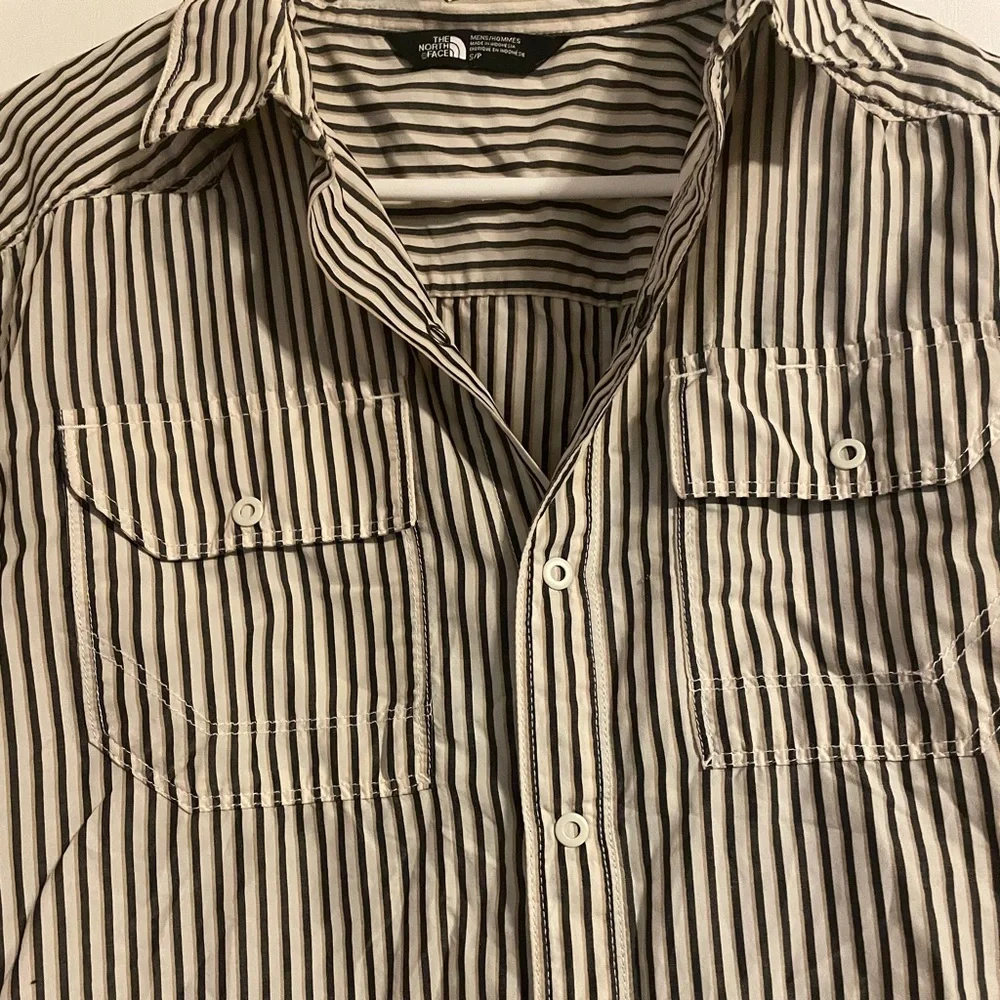 The North Face Men's Button Up Short Sleeve‎ Shirt Size Small